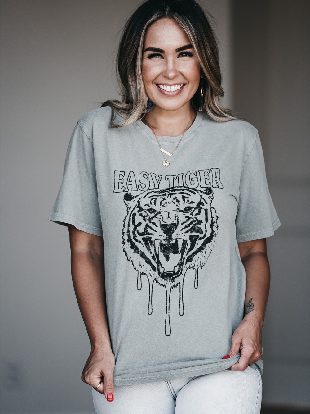 Easy Tiger Graphic Short Sleeve Tee - light sage olive  Green